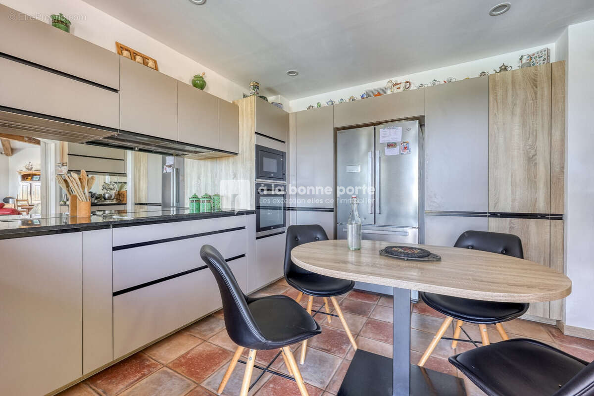 Maison à LA CADIERE-D'AZUR