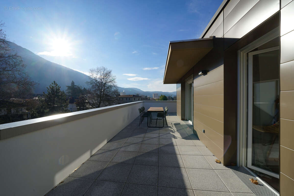 Appartement à SAINT-MARTIN-D'HERES