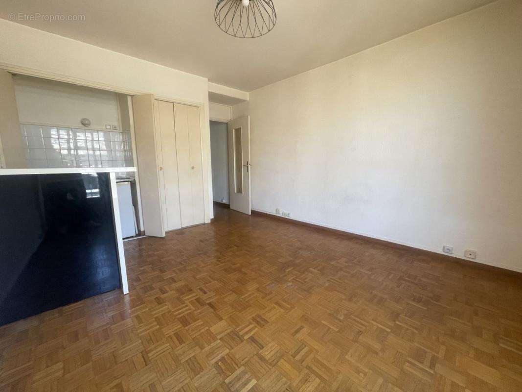 Appartement à MARSEILLE-4E