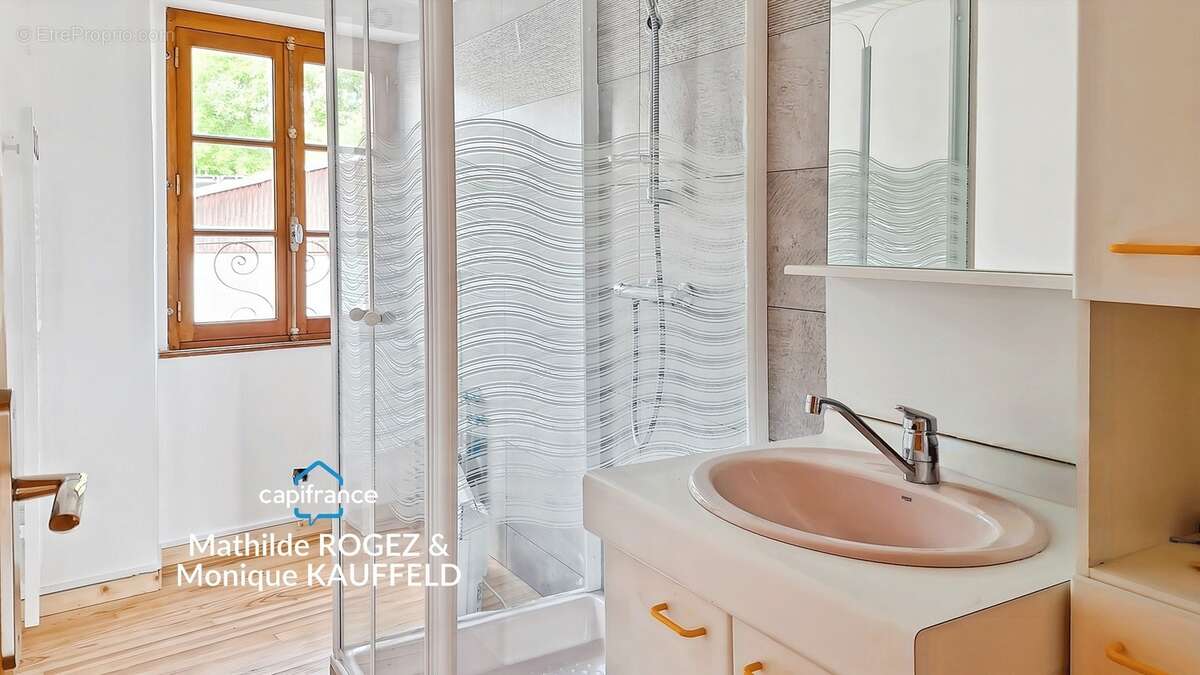 Maison rénovée avec terrasse et jardin - résidence principale, secondaire ou investisseurs ! - photo 13