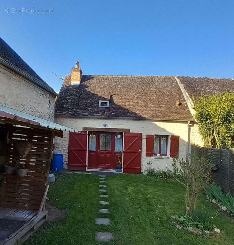 Maison à REMAUVILLE