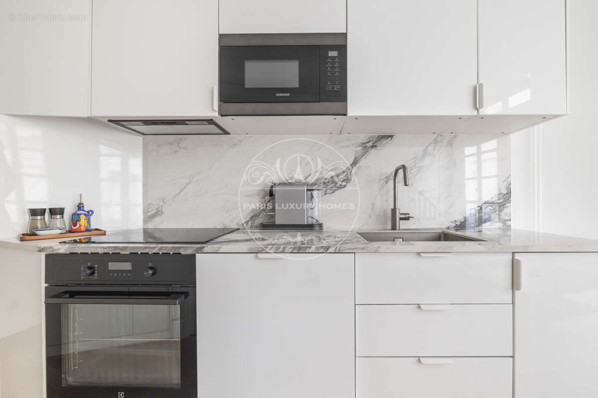 Appartement à PARIS-1E