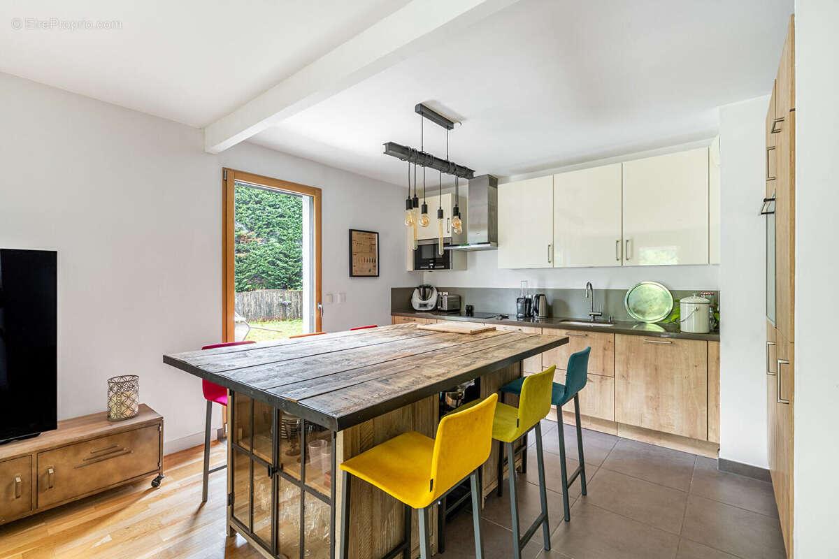 SOUS COMPROMIS Rez-de-Jardin de 4 pièces - Ecully - photo 6