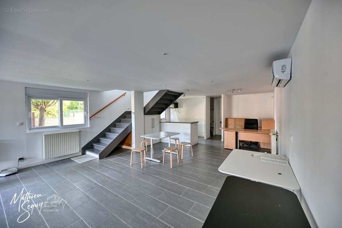 Ensemble immobilier pro/perso à St Genis Laval - photo 7
