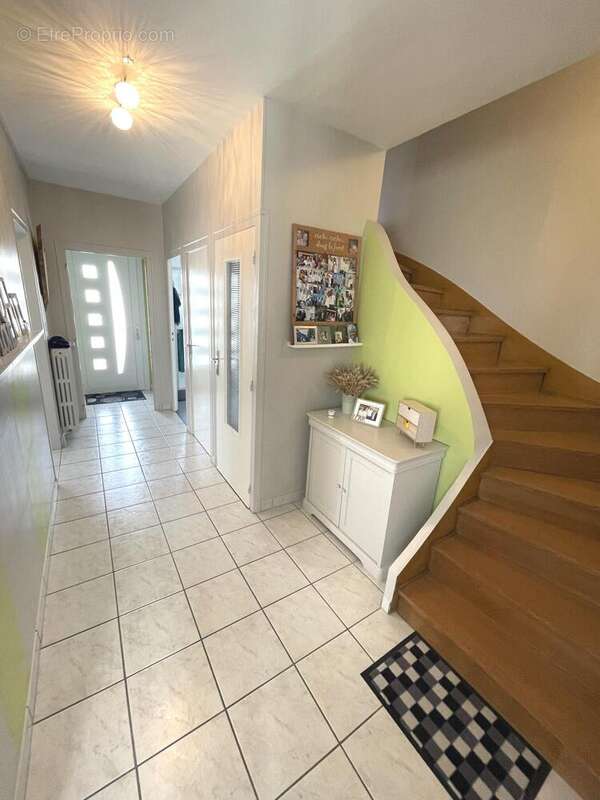 Maison 92 m² à Bourges  - photo 2