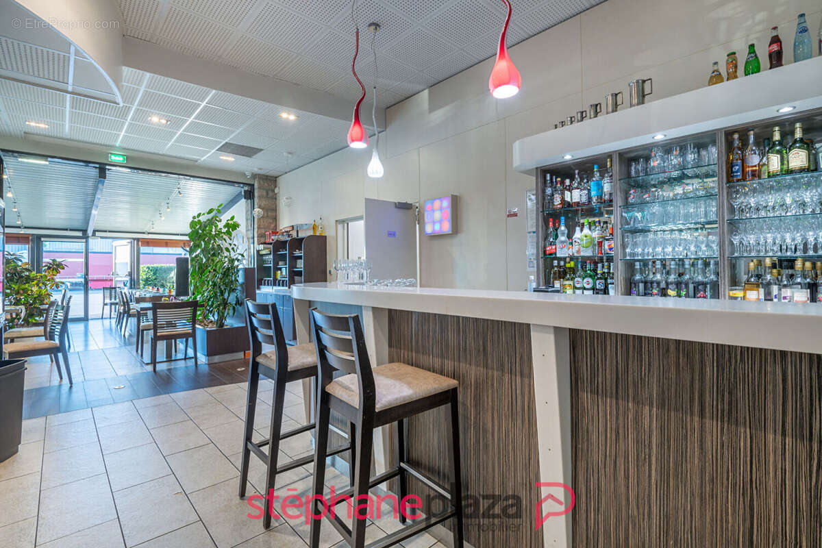 Commerce à ONET-LE-CHATEAU