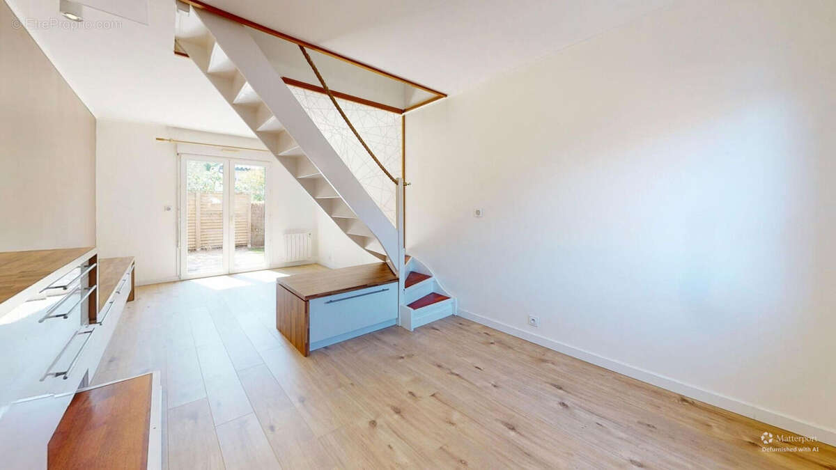 Maison T2 bis rénovée avec goût, jardinet, garage et buanderie - photo 5