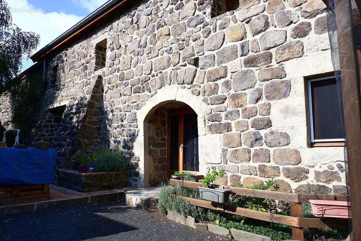 Maison 284 m² à Saint-Clement  - photo 7