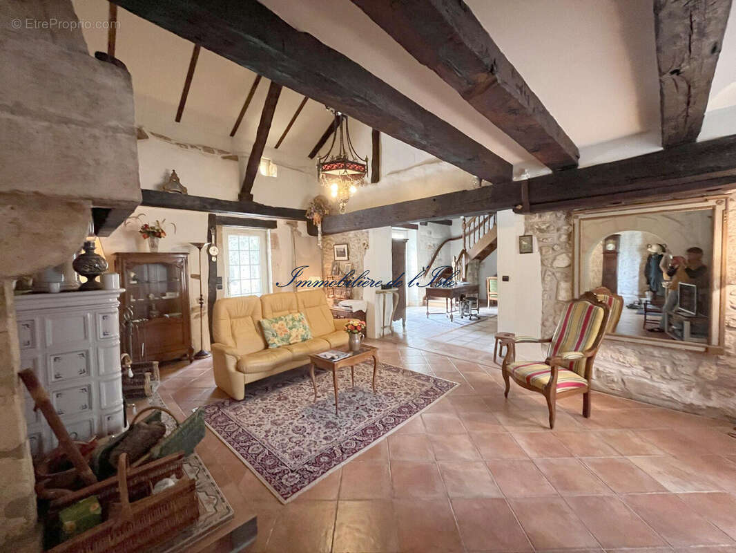 Maison à PAUSSAC-ET-SAINT-VIVIEN