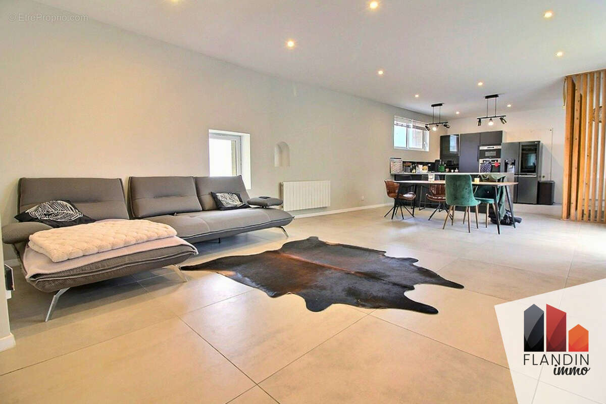 Maison à SAINT-ROMAIN-EN-JAREZ