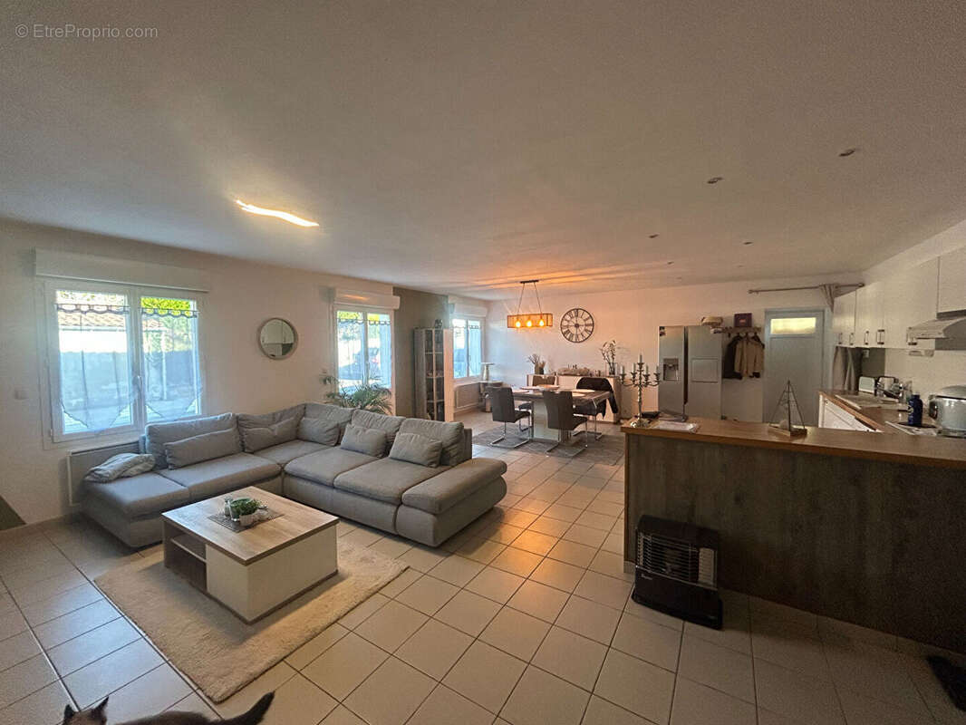 Maison à SAINT-LAURENT-DE-LA-PREE