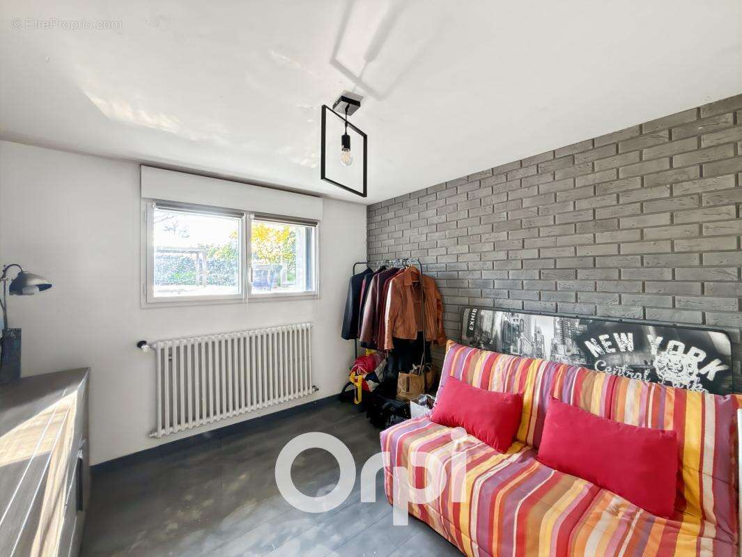 Maison à LA CHAIZE-LE-VICOMTE