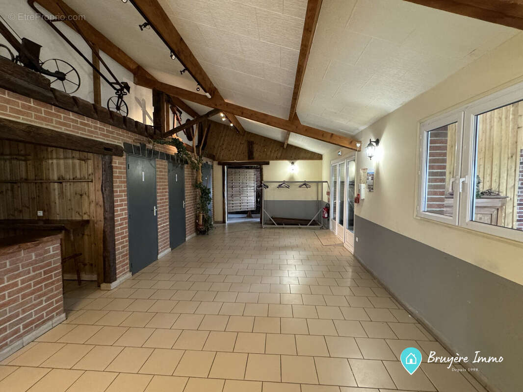 Commerce à AVESNES-SUR-HELPE