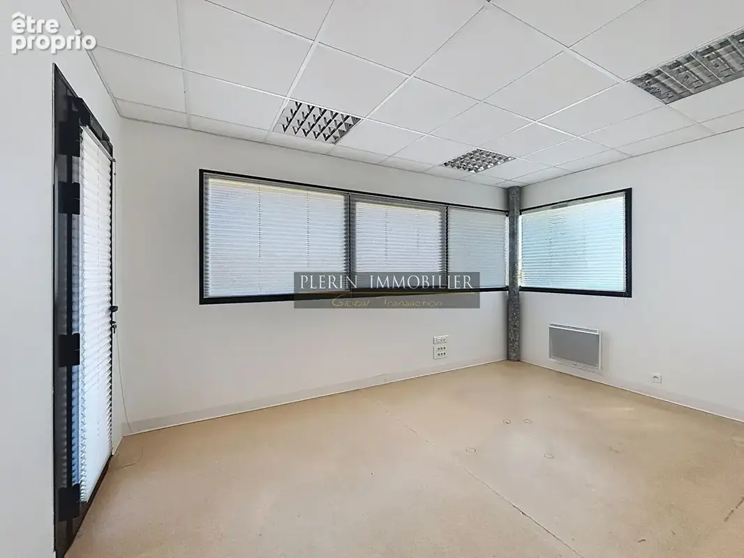 Bureau-300m² dans la zone commerciale - photo 9