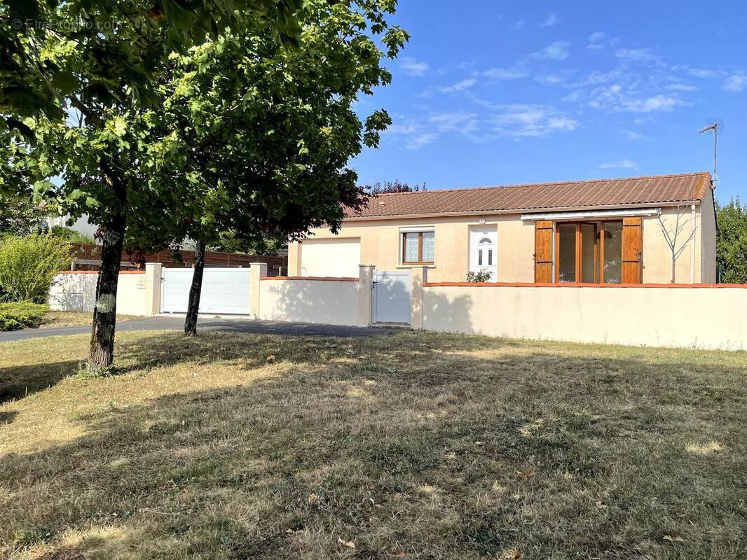 Photo 1 - Maison à SAINT-JEAN-D'ANGELY