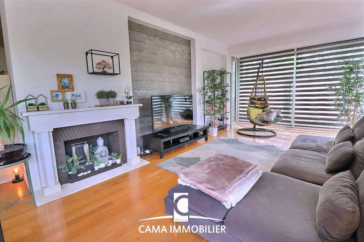 Appartement à FONTENAY-LE-FLEURY