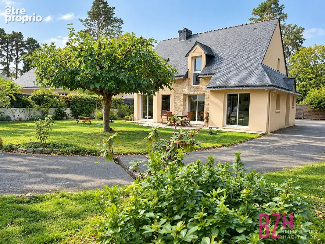 Maison SENE 7 pièce(s) 134.26 m² - double garage  - jardin clos de 715 m² - photo 4