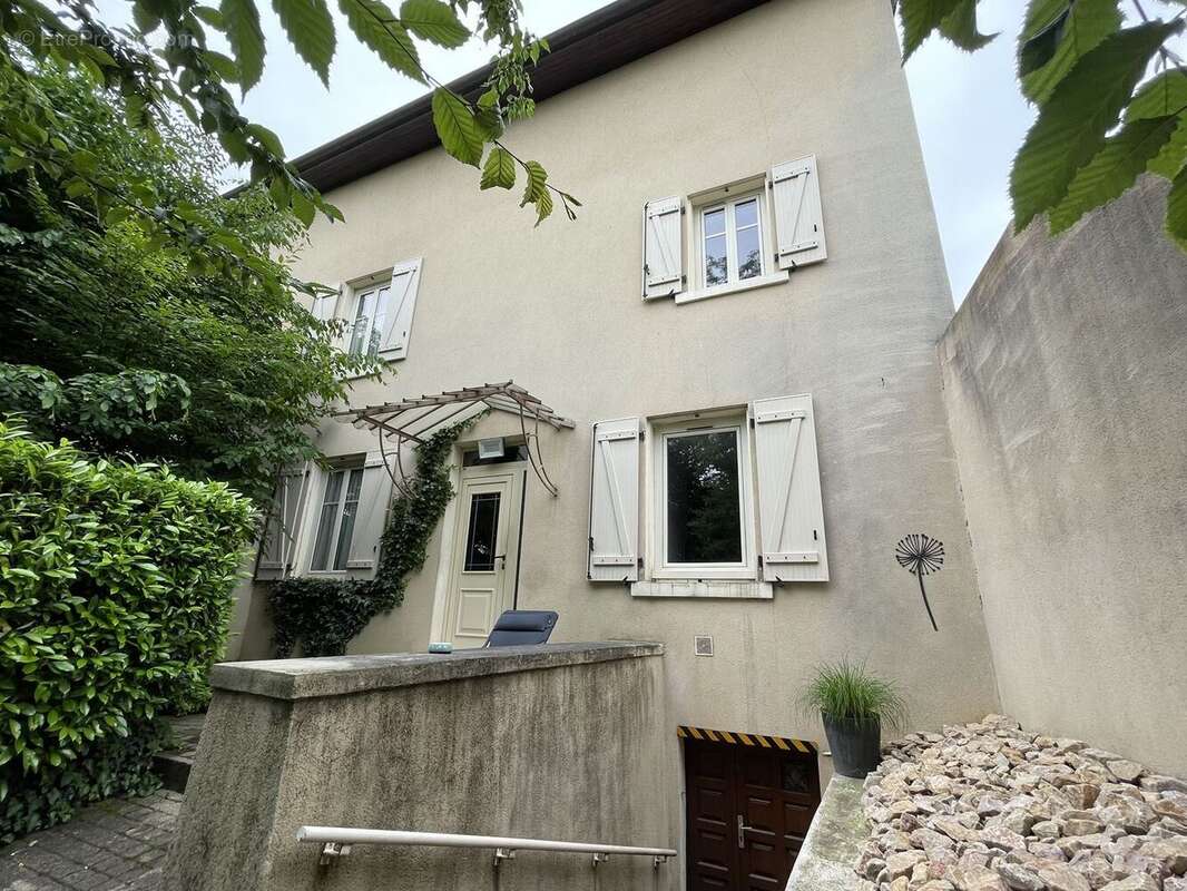 Maison à LA VERPILLIERE