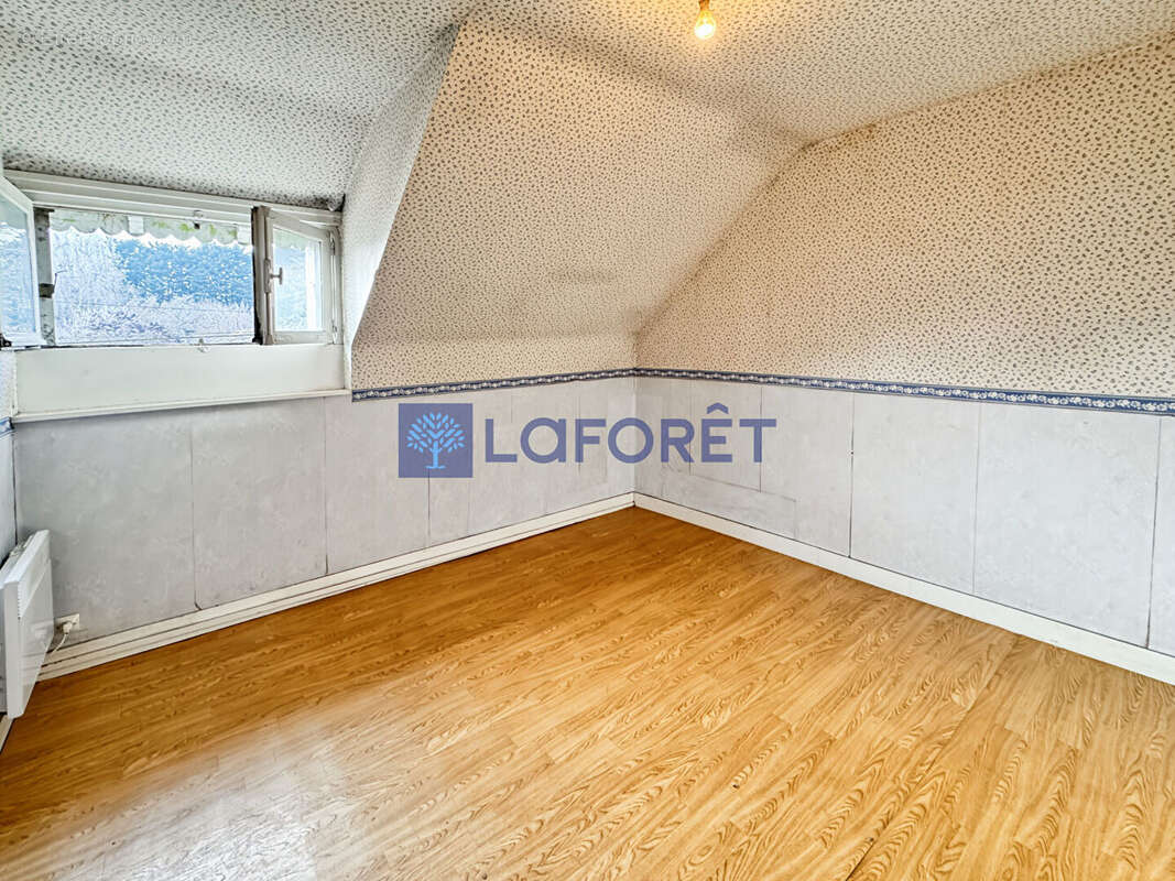 Maison à VILLAINES-LES-ROCHERS