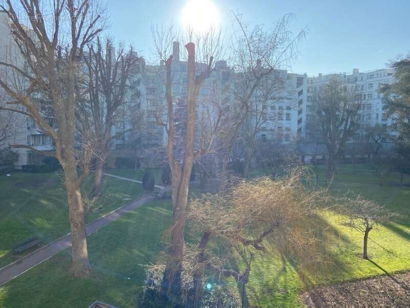 Neuilly sur seine 92200 rue longchamp - aux encheres - appartement t4 meuble/terrasse balcon+cave - photo 2