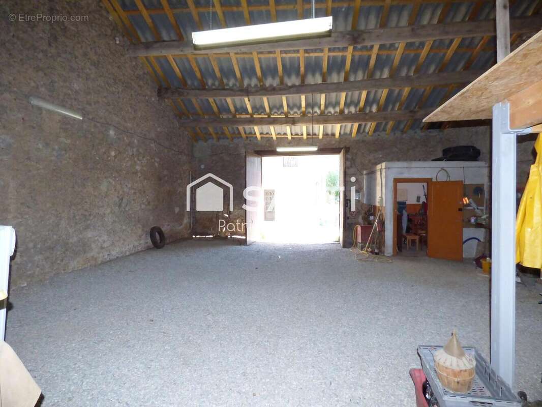 Photo 2 - Parking à SAINT-ANDRE-DE-SANGONIS