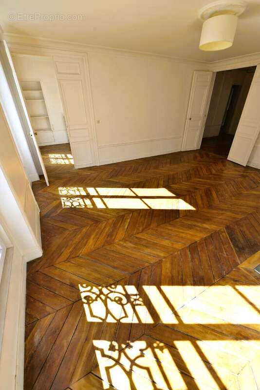 Appartement à PARIS-8E