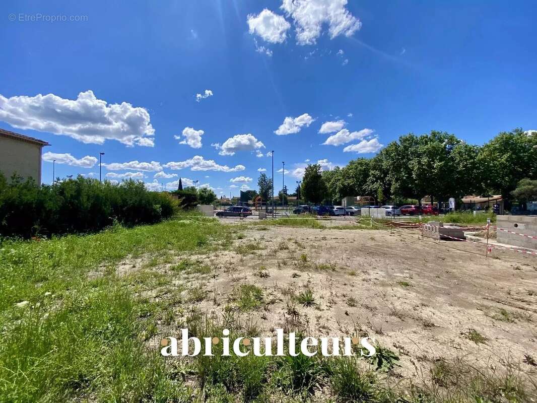 Terrain à PELISSANNE