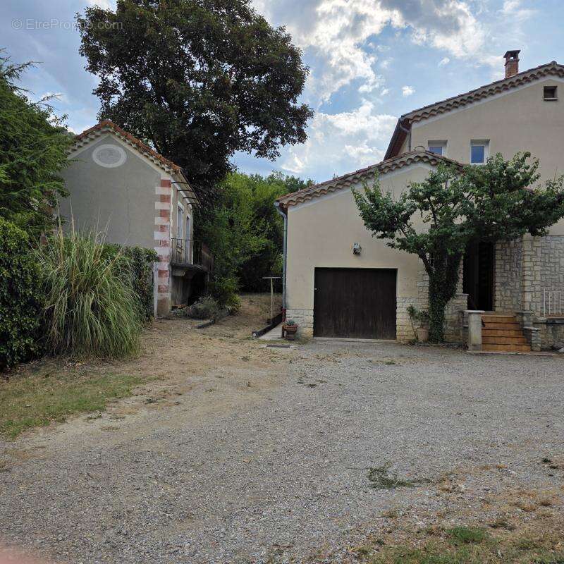 Spacieuse maison avec un joli terrain - photo 2