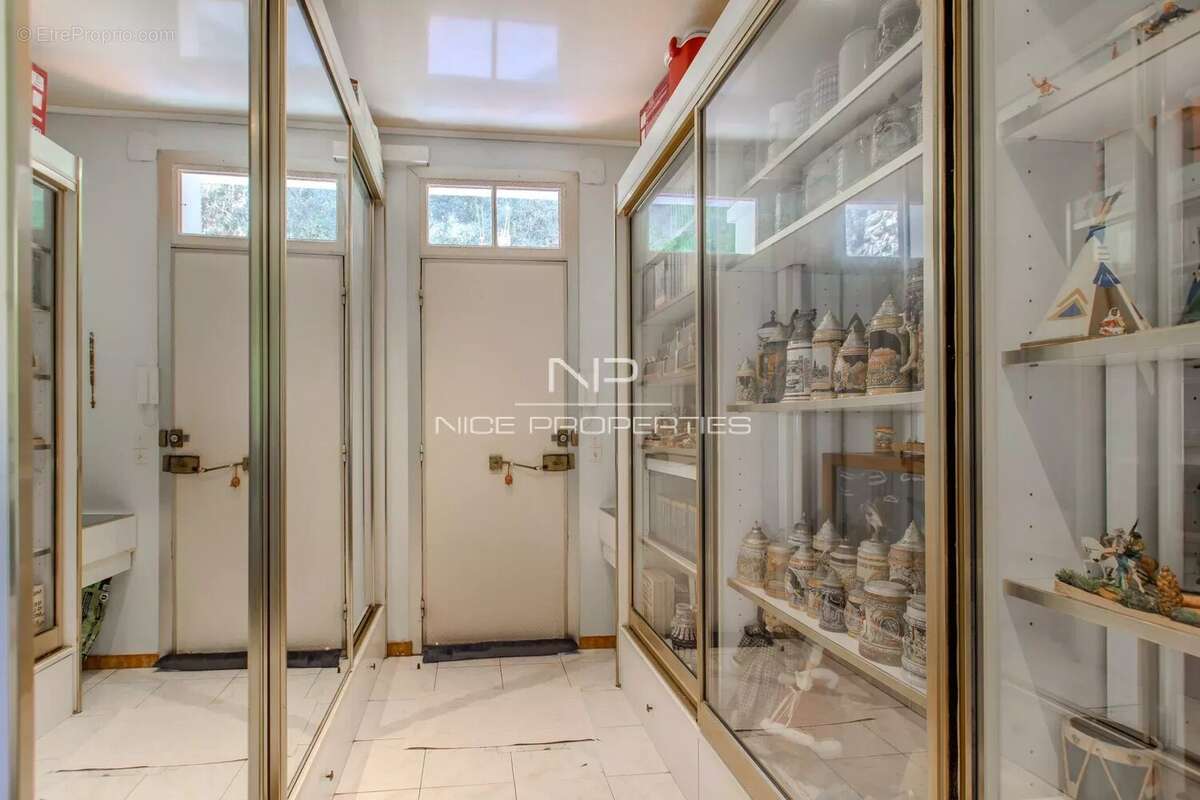 Beaulieu-sur-mer, bel appartement en dernier étage à rénover. - photo 12