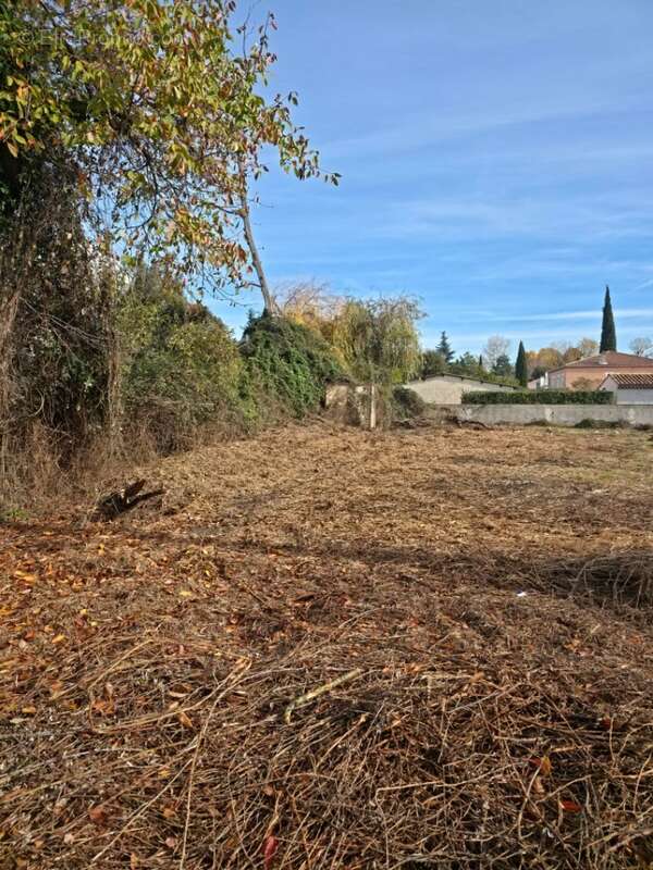 Terrain à MEYREUIL