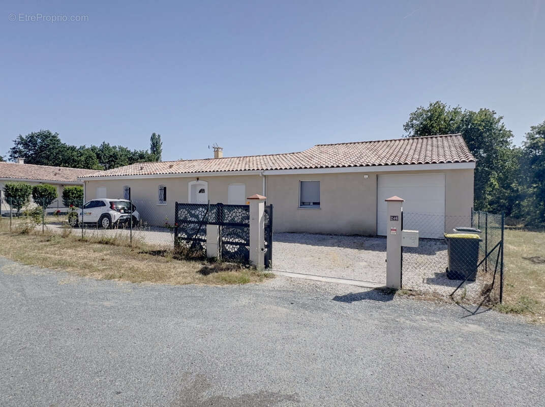Maison à SOUAL