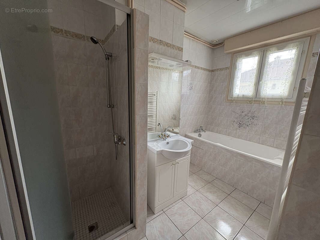 Maison à LA CHAPELLE-SAINT-LUC