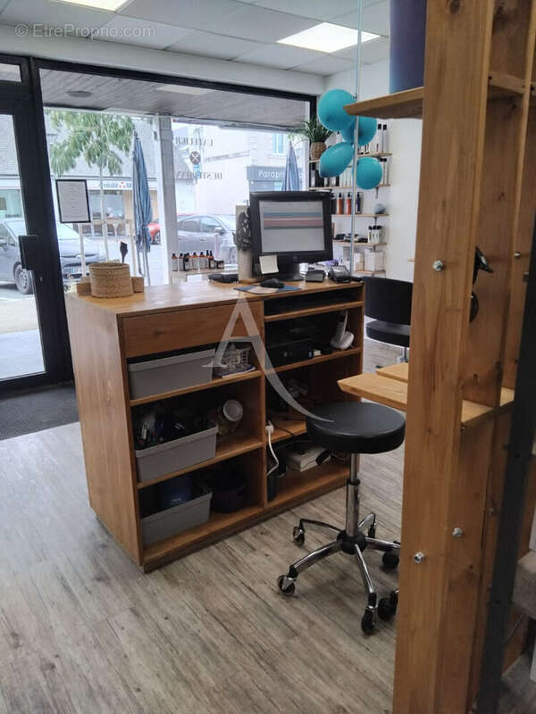 Commerce à MONTREUIL-JUIGNE