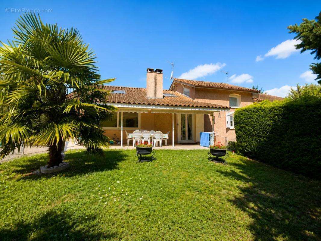 Maison de 7 pièces de 180 m² à Jassans-Riottier - photo 4