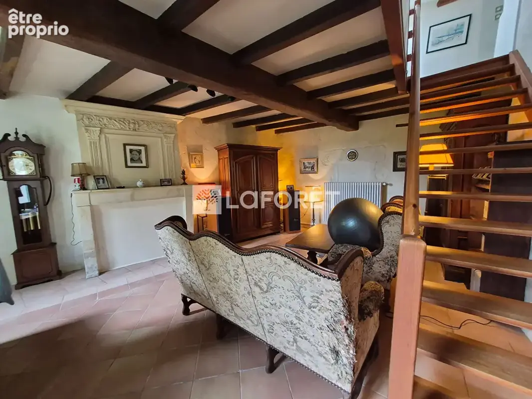Maison en pierre avec garage, dépendances et vaste terrain au calme - photo 3