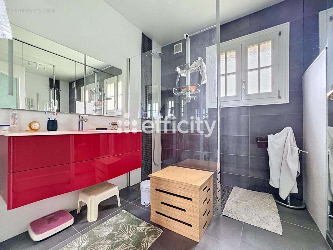 Maison 153 m² à Chevry-Cossigny  - photo 6