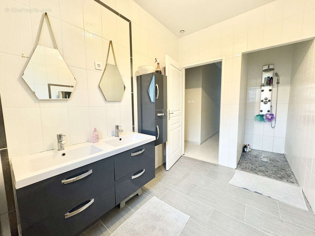 Maison à TERRASSON-LAVILLEDIEU