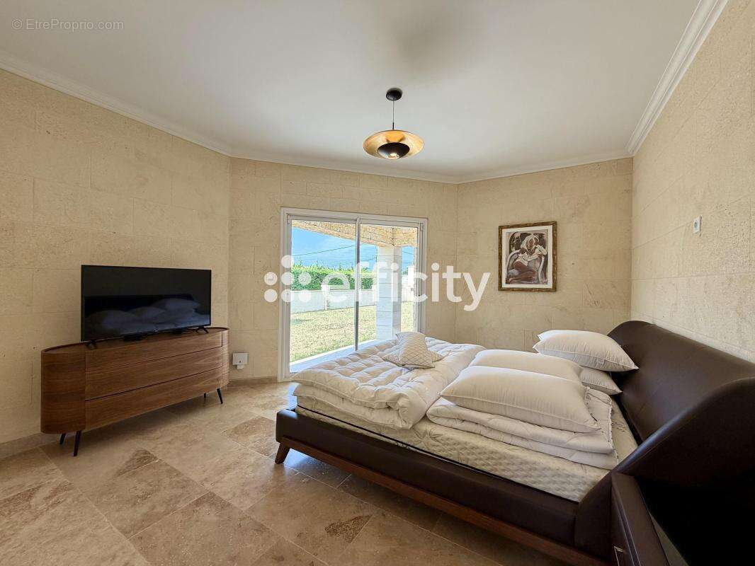 Maison 129 m² à Ambares-Et-Lagrave  - photo 7