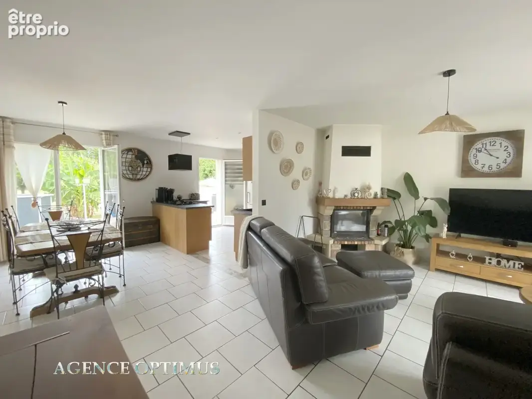 PAVILLON DE PLAIN-PIED - 3 chambres - Grand terrain clos 1400m2 - Piscine - Garage - VILLENEUVE LA GUYARD - photo 12