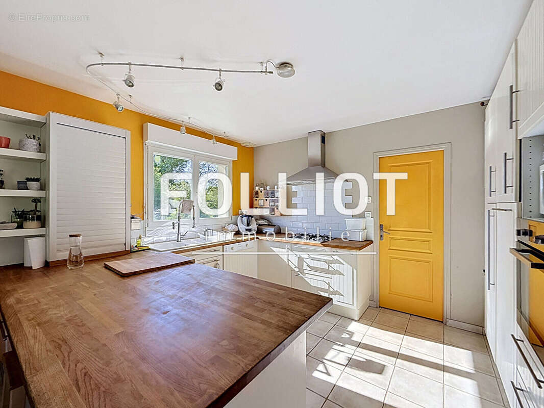 Maison spacieuse 10 pièces à vendre à Saint-Pair-sur-Mer - Réf 12310AH - photo 6