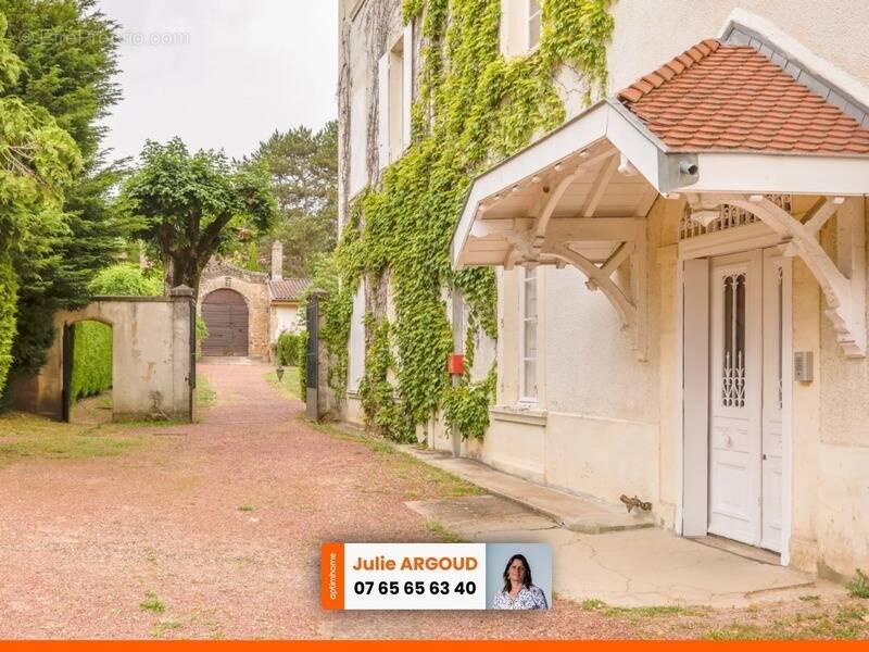 Appartement à COLLONGES-AU-MONT-D'OR