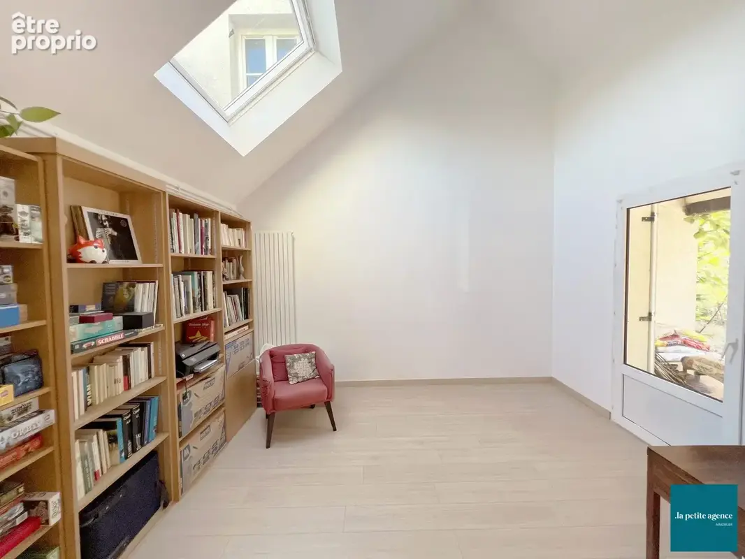 Maison 85 m² à Saint-Germain-La-Blanche-Herbe  - photo 2