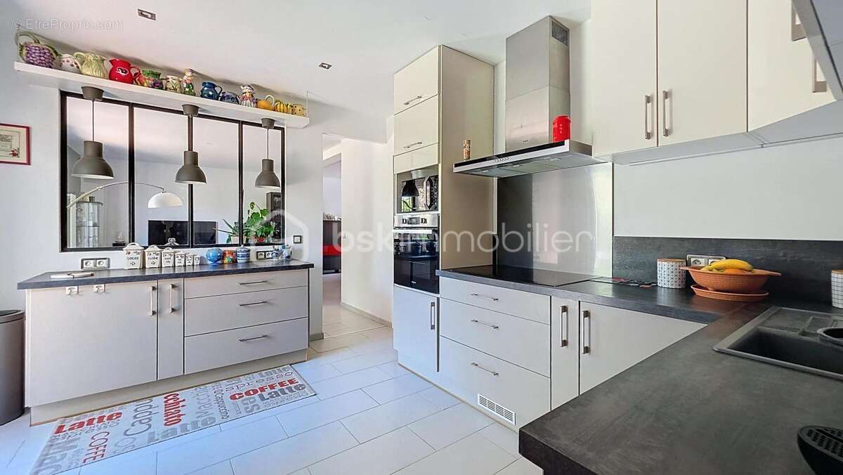 Maison à CHEVRY-COSSIGNY