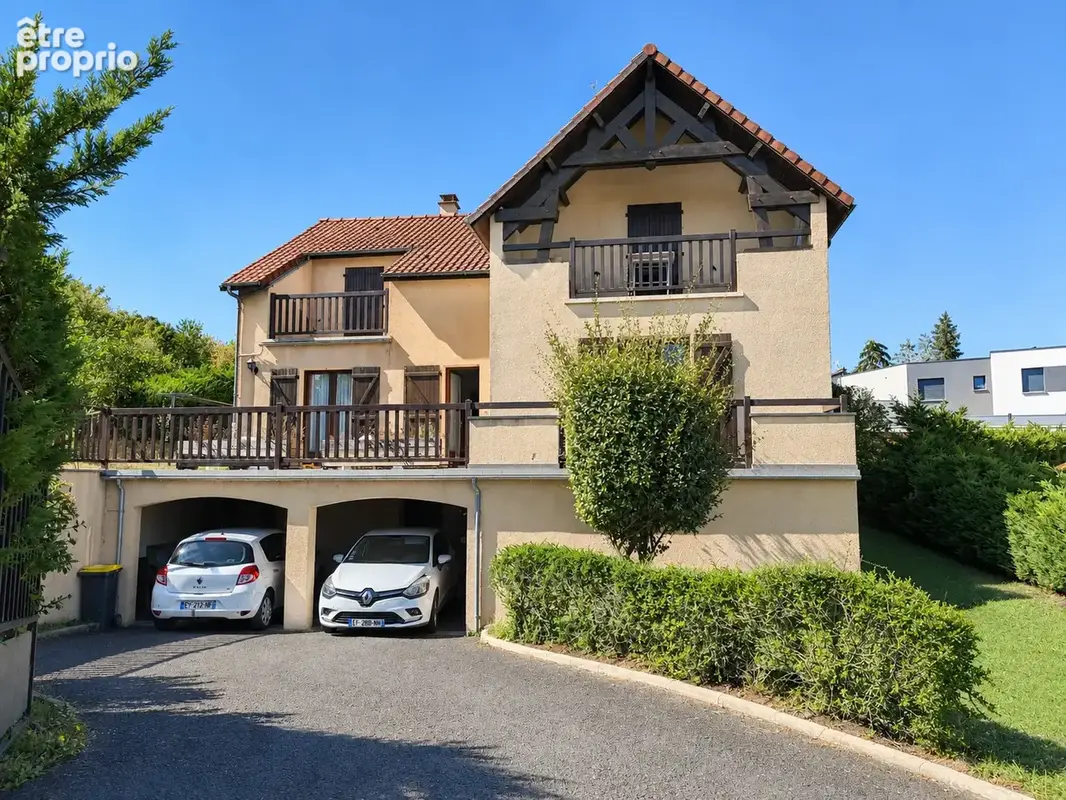 Maison avec Piscine et garages - photo 1