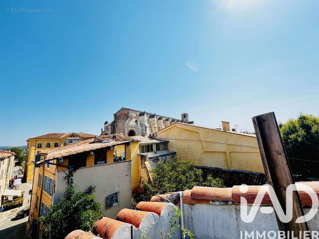 Photo 2 - Appartement à SAINT-MAXIMIN-LA-SAINTE-BAUME