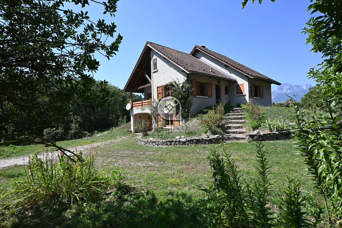 Maison à LA COMBE-DE-LANCEY
