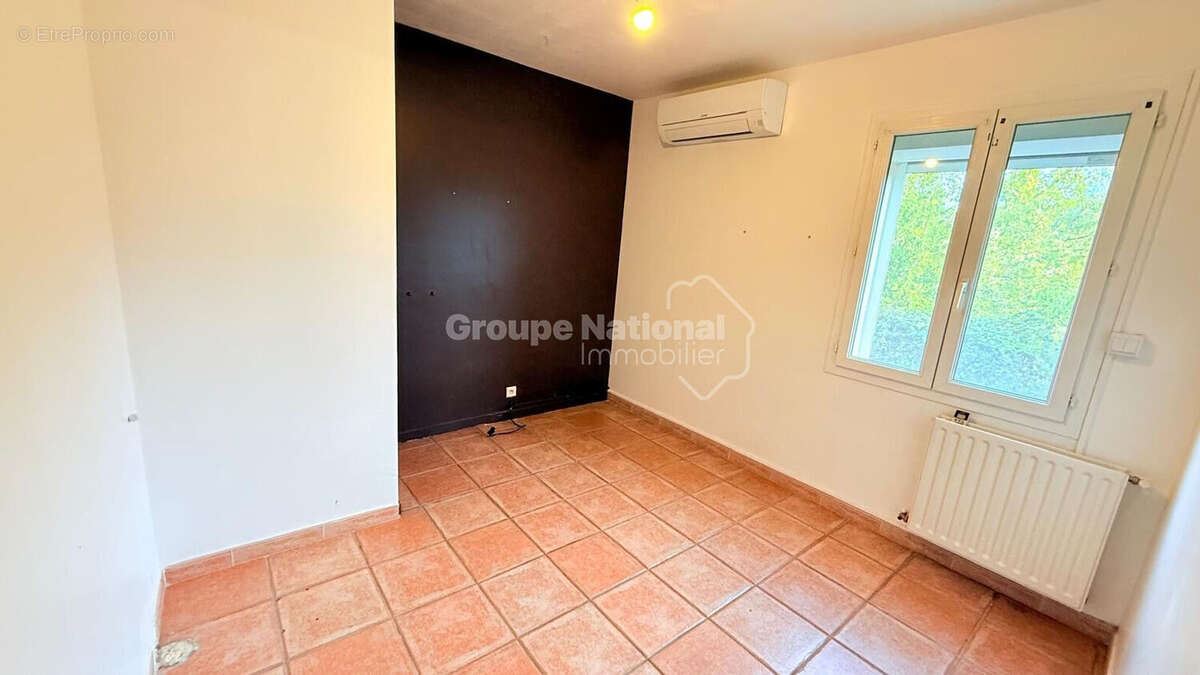 Maison à ENTRAIGUES-SUR-LA-SORGUE