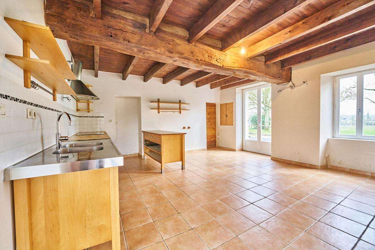 Maison à MORTAGNE-SUR-SEVRE