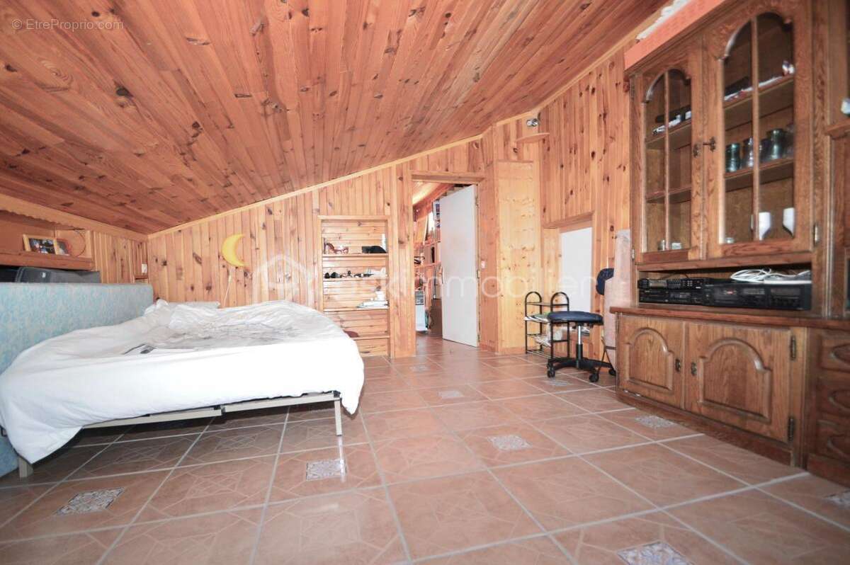 Maison à SAINT-LAURENT-DE-LA-SALANQUE