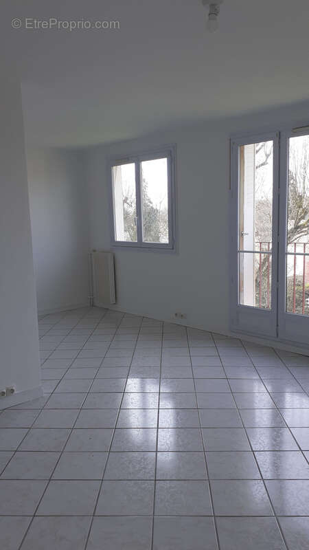 Appartement à EZANVILLE